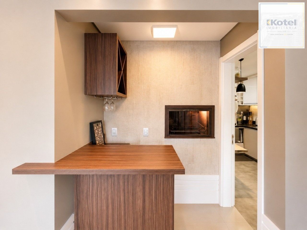 Apartamento com 3 quartos, 3 suítes e 128m² à venda em Menino Deus.