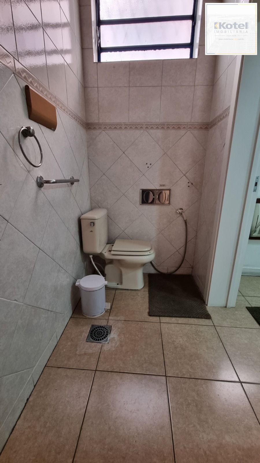 Sala comercial no Bairro passo do Feijó em Porto Alegre.
