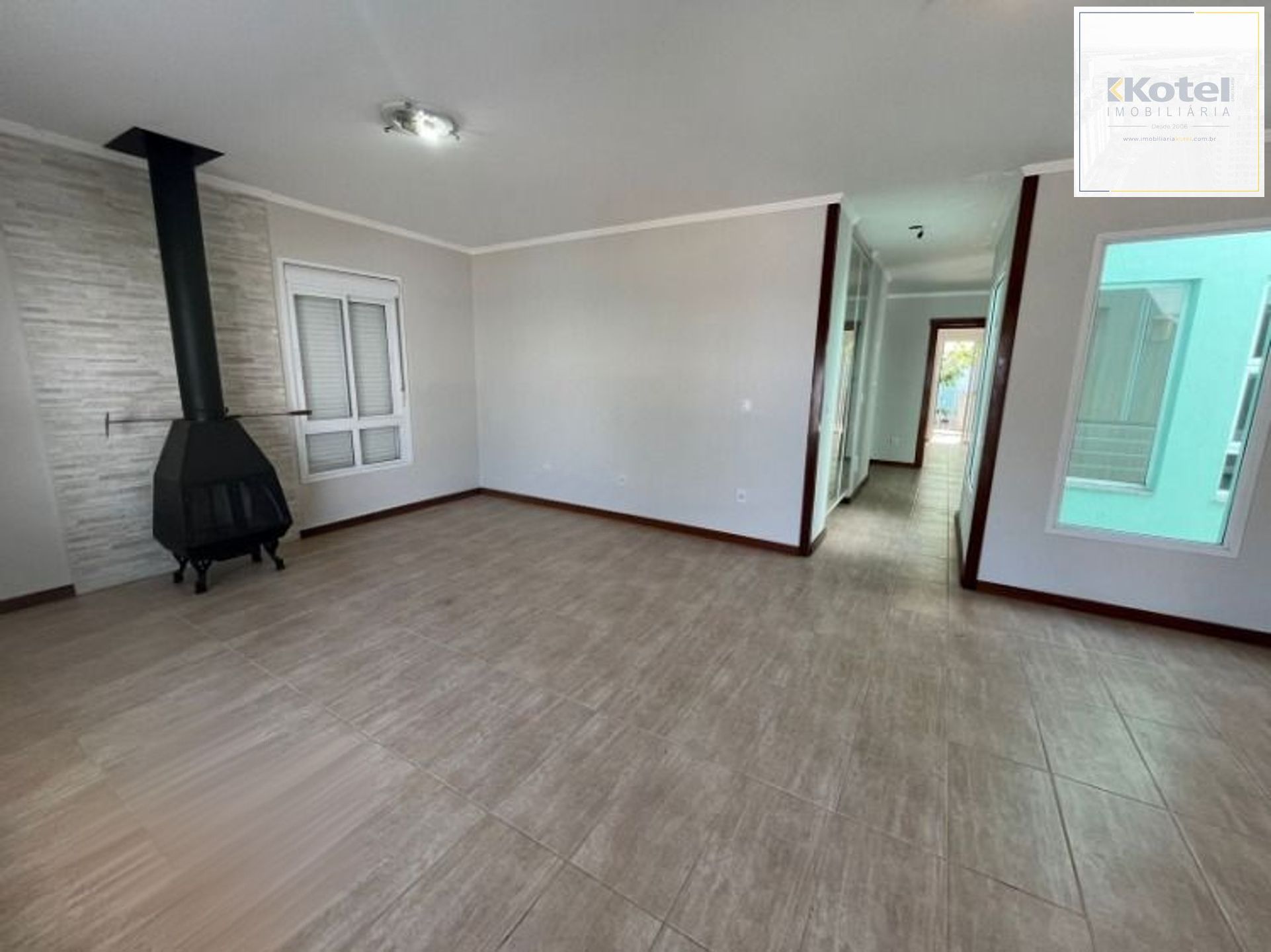 Casa de 2 dormitórios e 2 vagas de garagem em Canoas.
