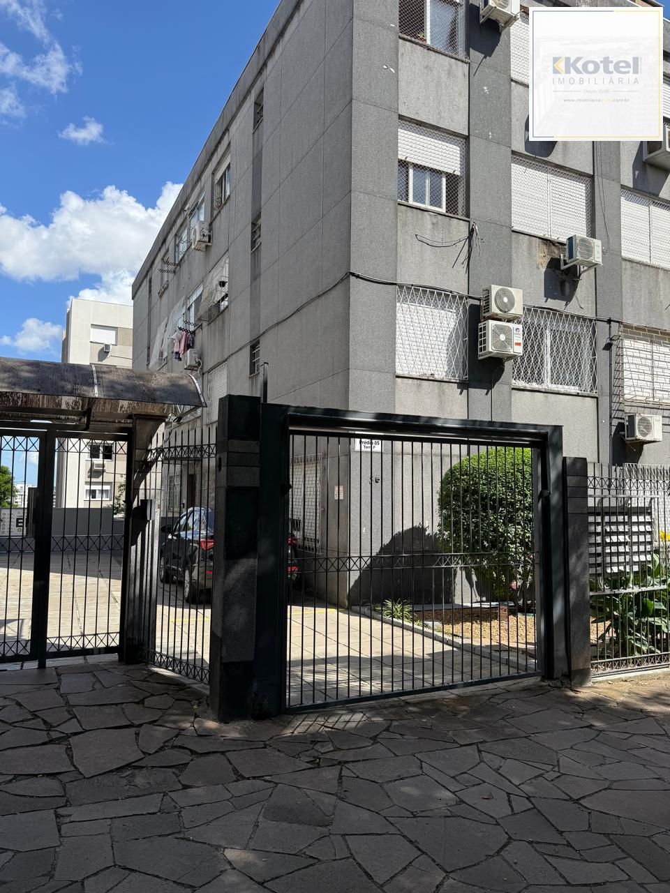 Apartamento 2 Dormitórios Reformado com Vaga na Vila Ipiranga