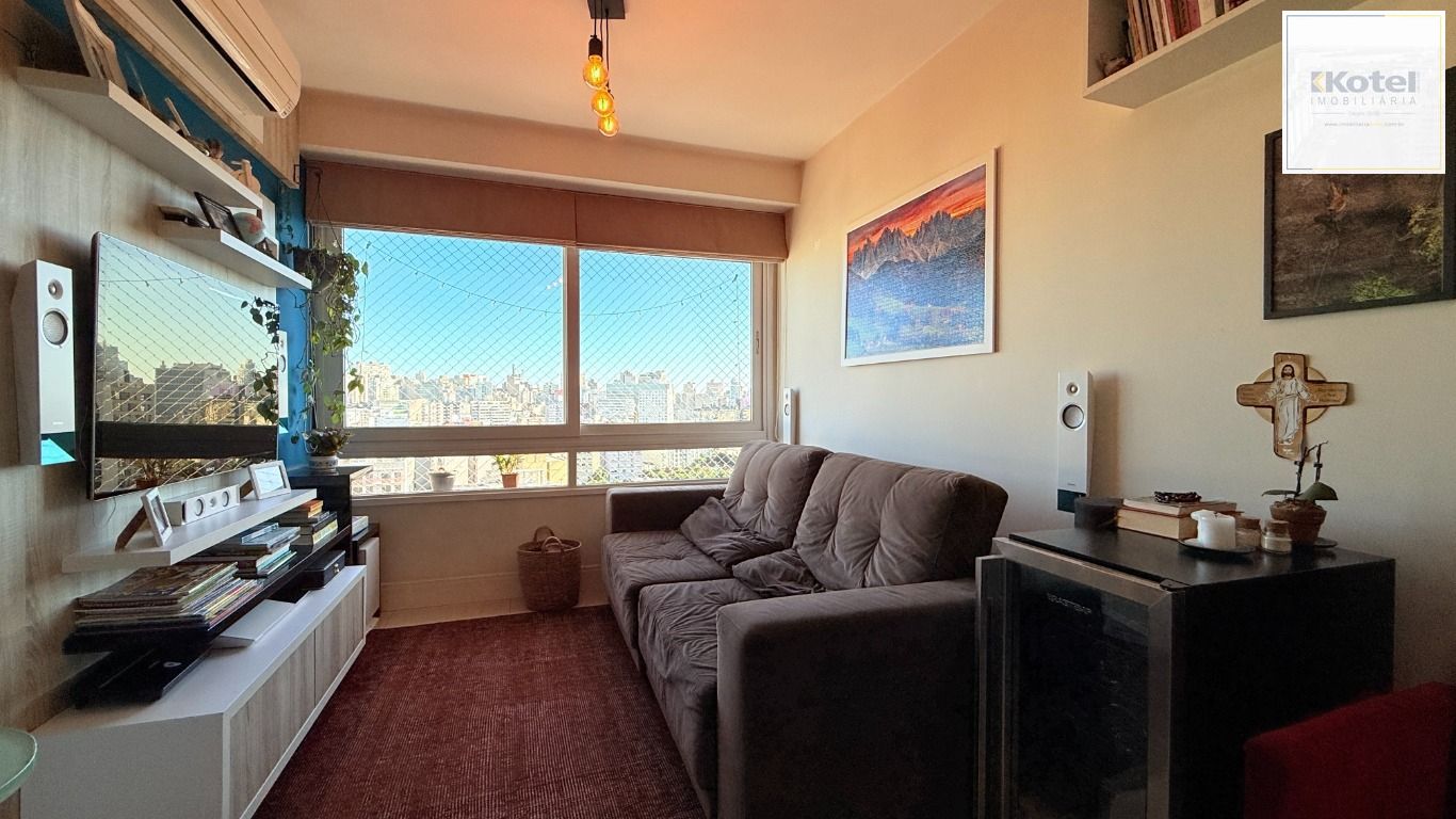 Apartamento 2 dormitórios, 1 vaga, elevador na Rua General Lima e Silva.