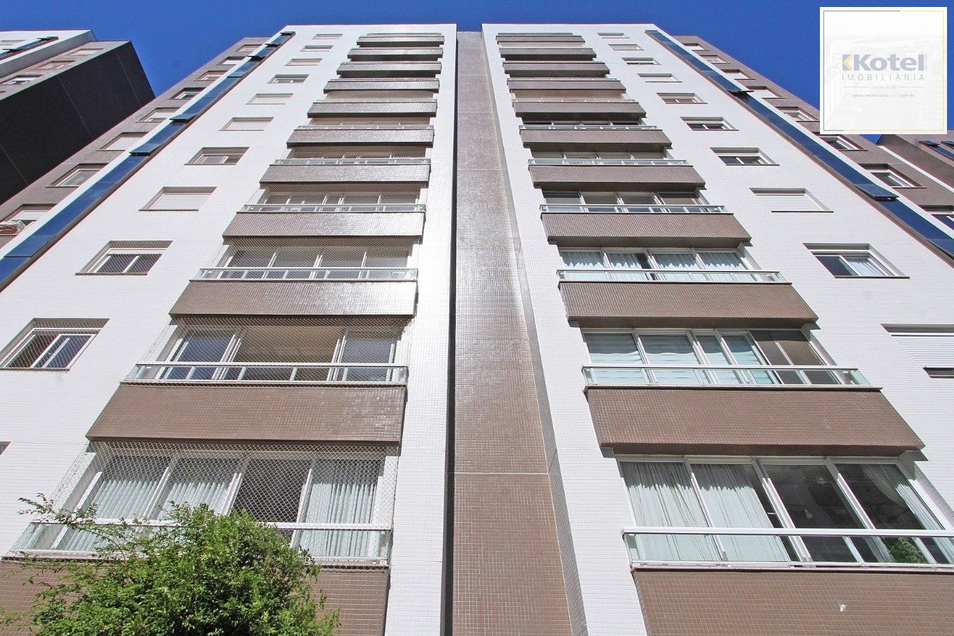 Apartamento com 3 quartos, 3 suítes e 128m² à venda em Menino Deus. — foto 2