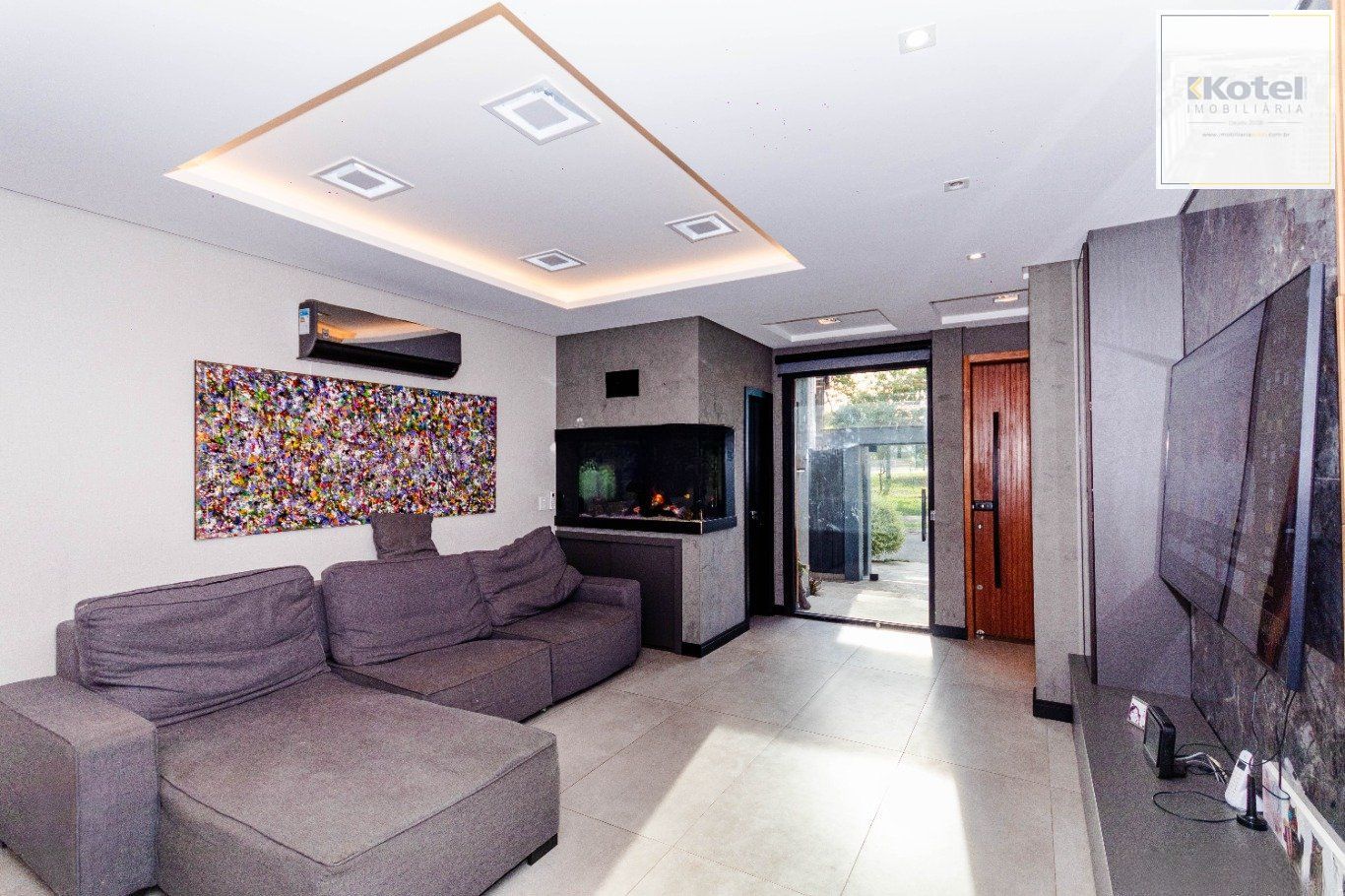 Casa com 4 quartos e 4 vagas  em Canoas.