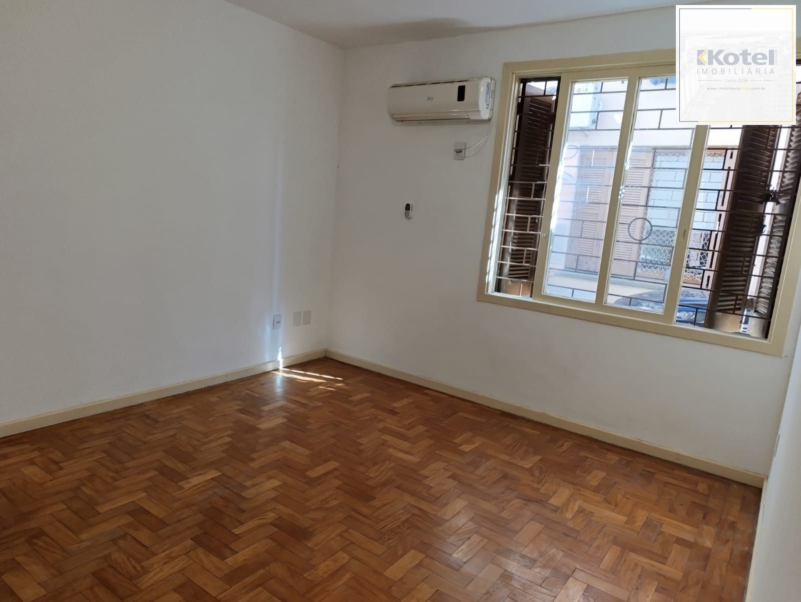 Apartamento térreo de 2 dormitórios e 1 vaga no bairro Praia de Belas — foto 5