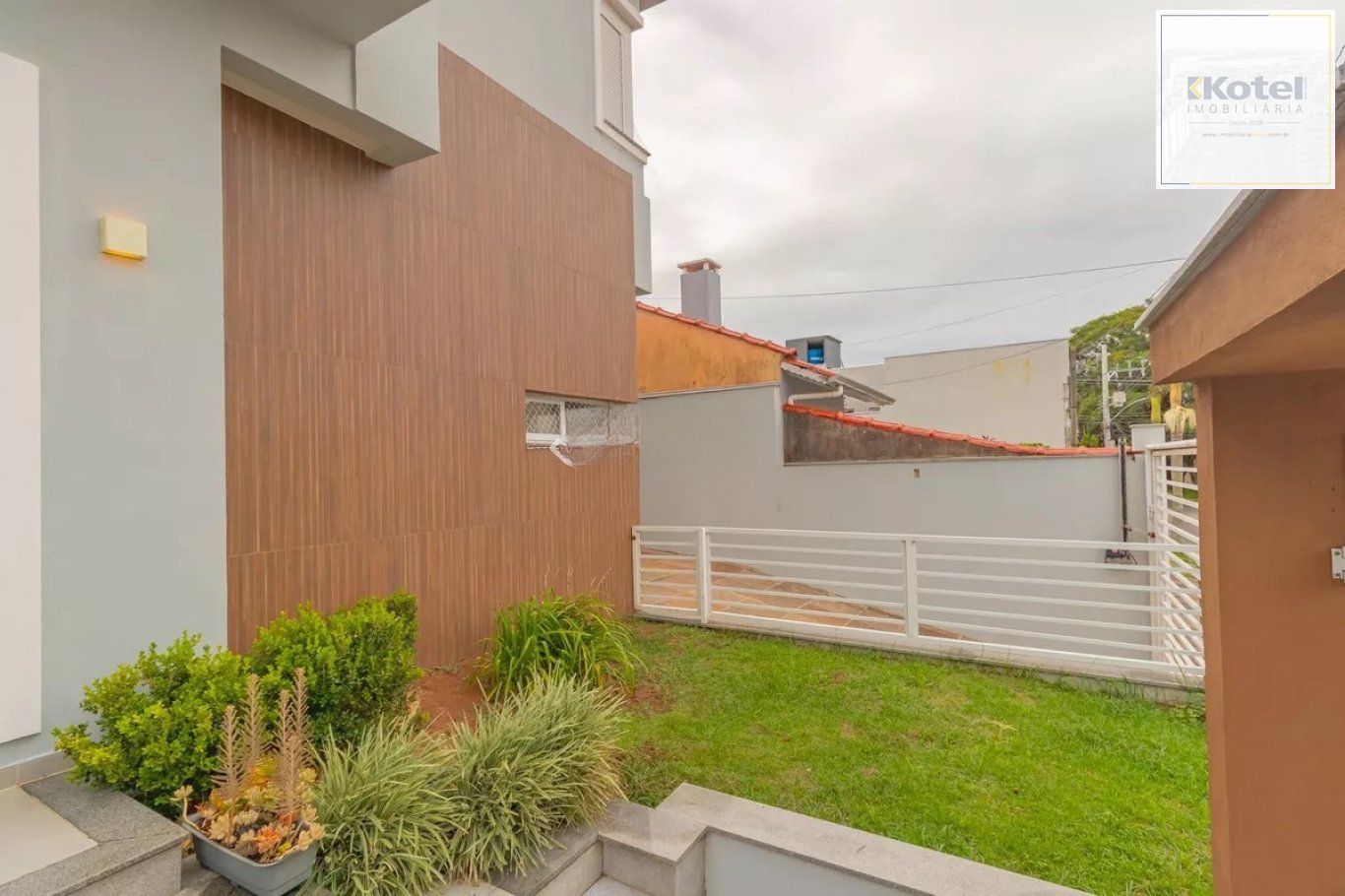 Casa de 3 dormitórios e 3 vagas de garagem em Canoas.