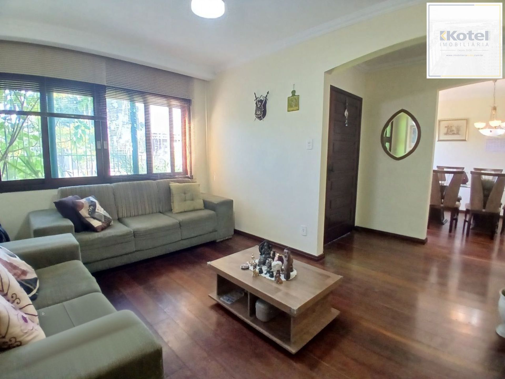 Casa com 3 dormitótrios, piscina e 2 vagas de garagem em Canoas.