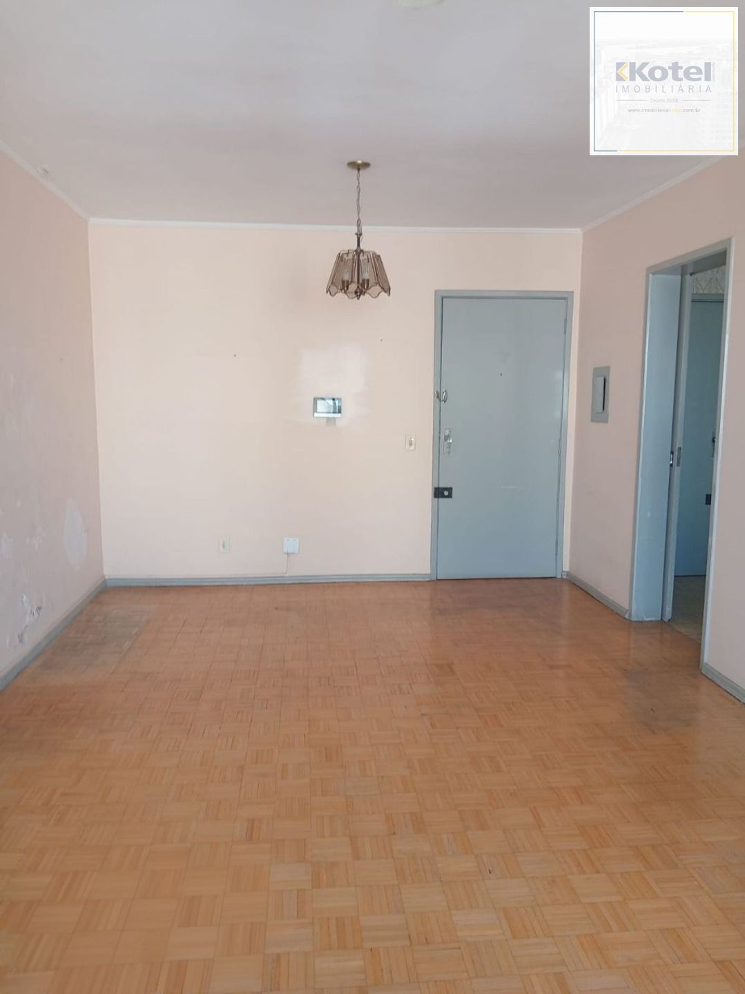 Apartamento de 2 quartos e elevador em Canoas.