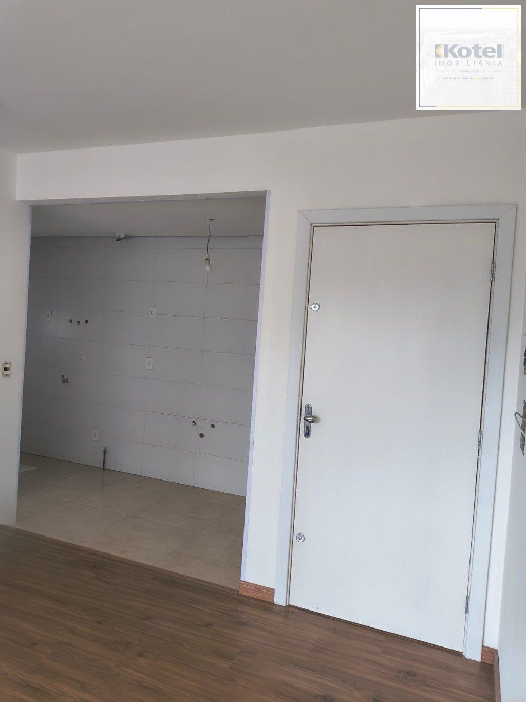 Apartamento de 2 quartos, elevador e 1 vaga no bairro Jardim Leopoldina.