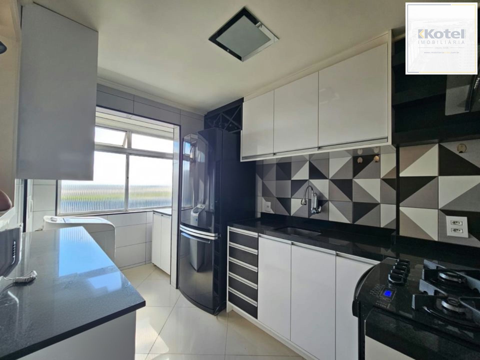 Apartamento de 2 dormitórios e 1 vaga de garagem no bairro Jardim Floresta/Poa.