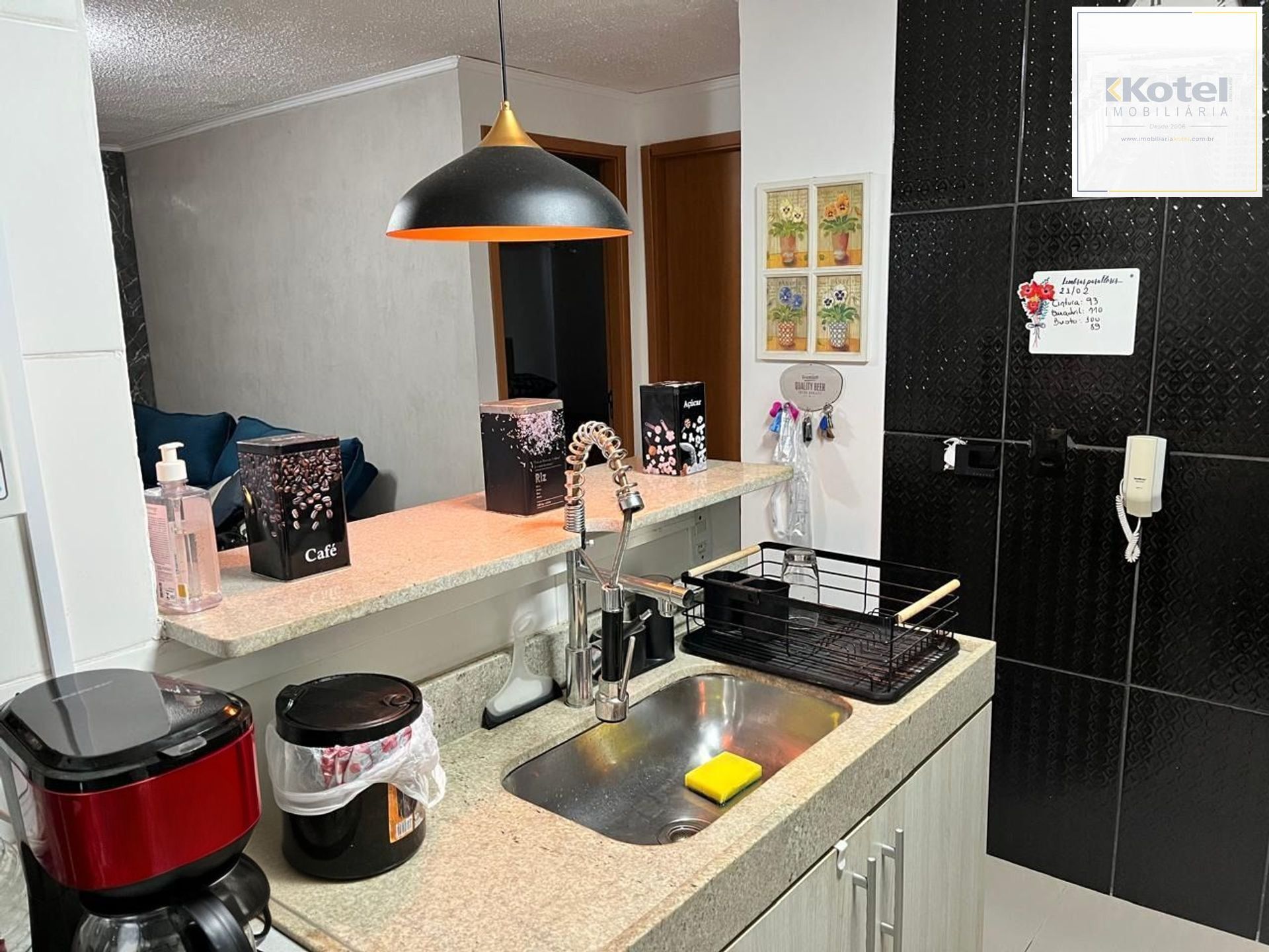 Apartamento de 2 dormitórios e 1 vaga de garagem em Canoas.