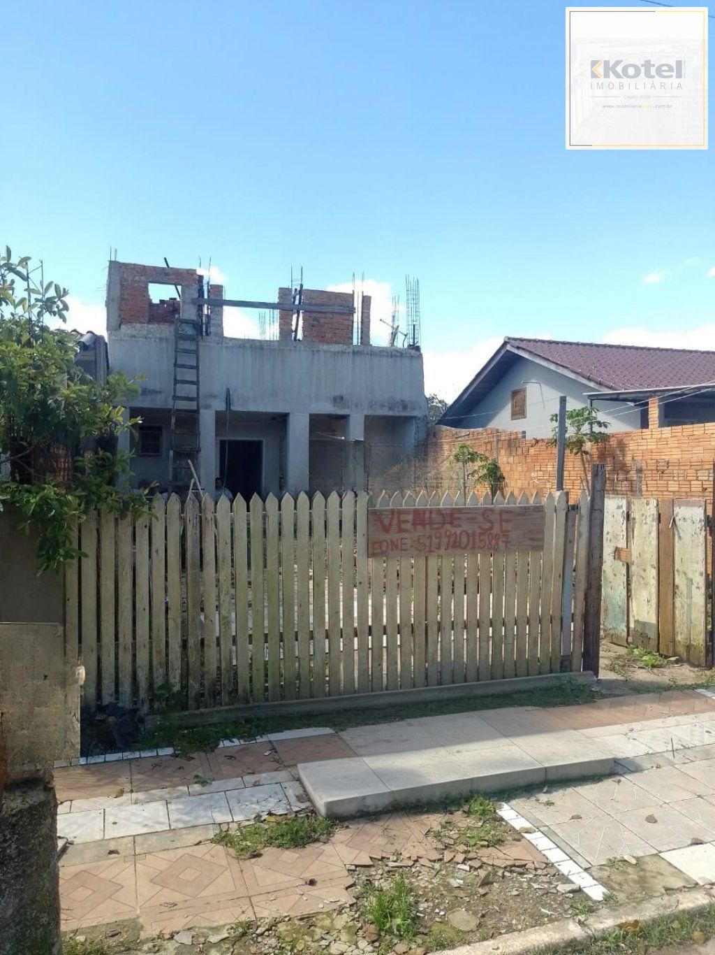 Casa 1 dormitório com 1 vaga de garagem no bairro Mato Grande em Canoas.