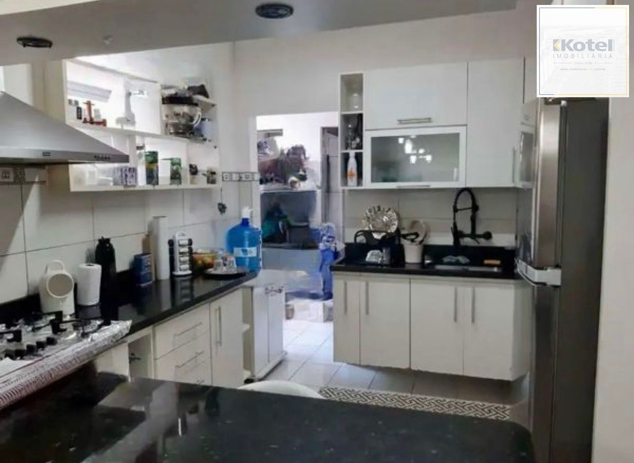 Apartamento à venda de 3 dormitórios, sacada e com 2 vagas no Bairro Rio Branco
