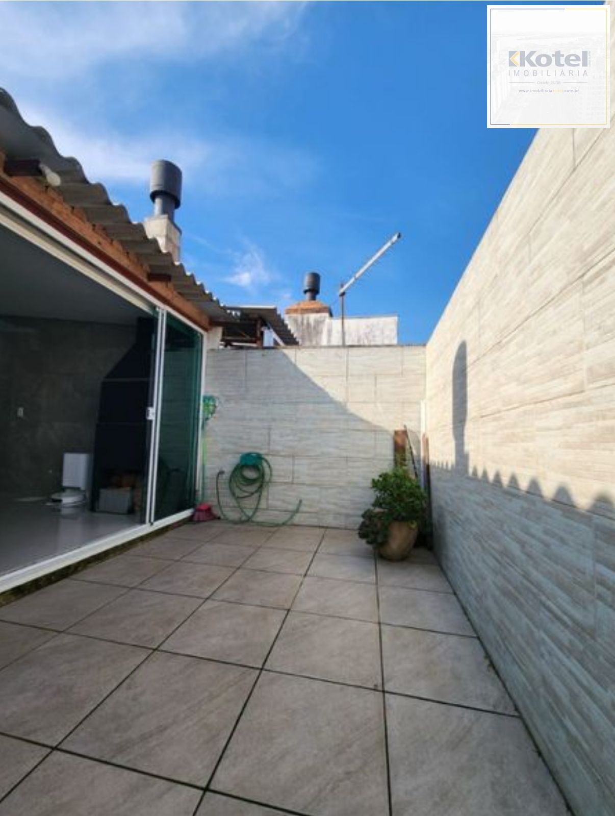Casa em Condomínio com 2 quartos e 73m² à venda em Jardim Algarve, Alvorada.