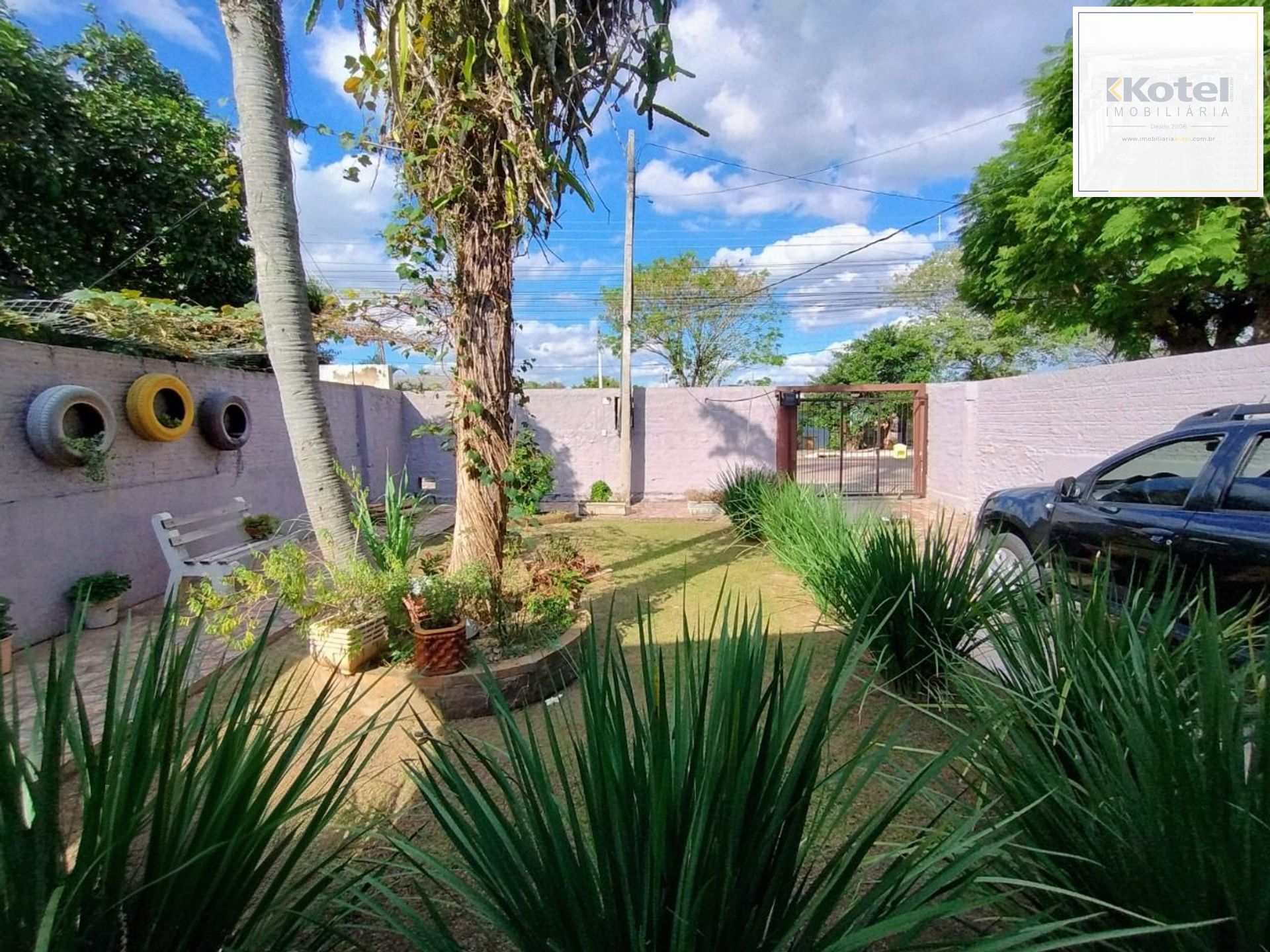 Casa de 4 dormitórios e 4 vagas de garagem em Canoas.