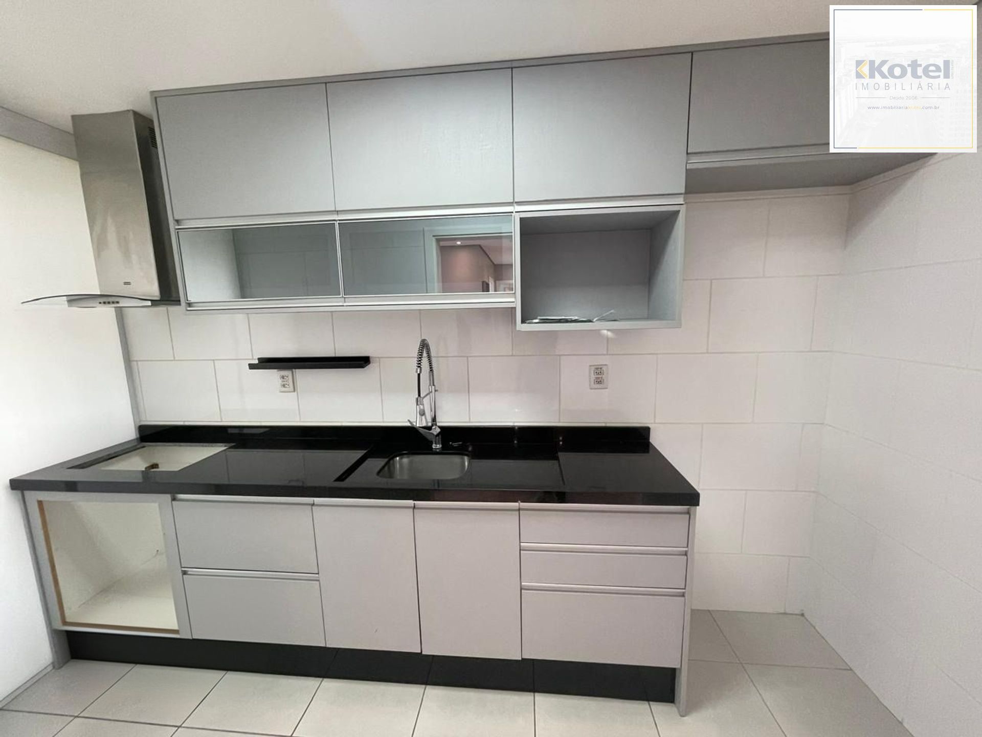 Apartamento de 2 dormitórios, elevador e 1 vaga de garagem em Canoas.