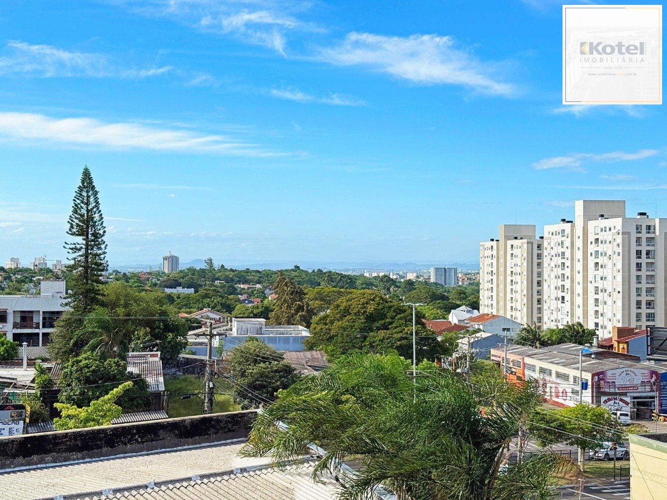 Apartamento mobiliado de 2 quartos, elevador e 1 vaga no bairro Morro Santana
