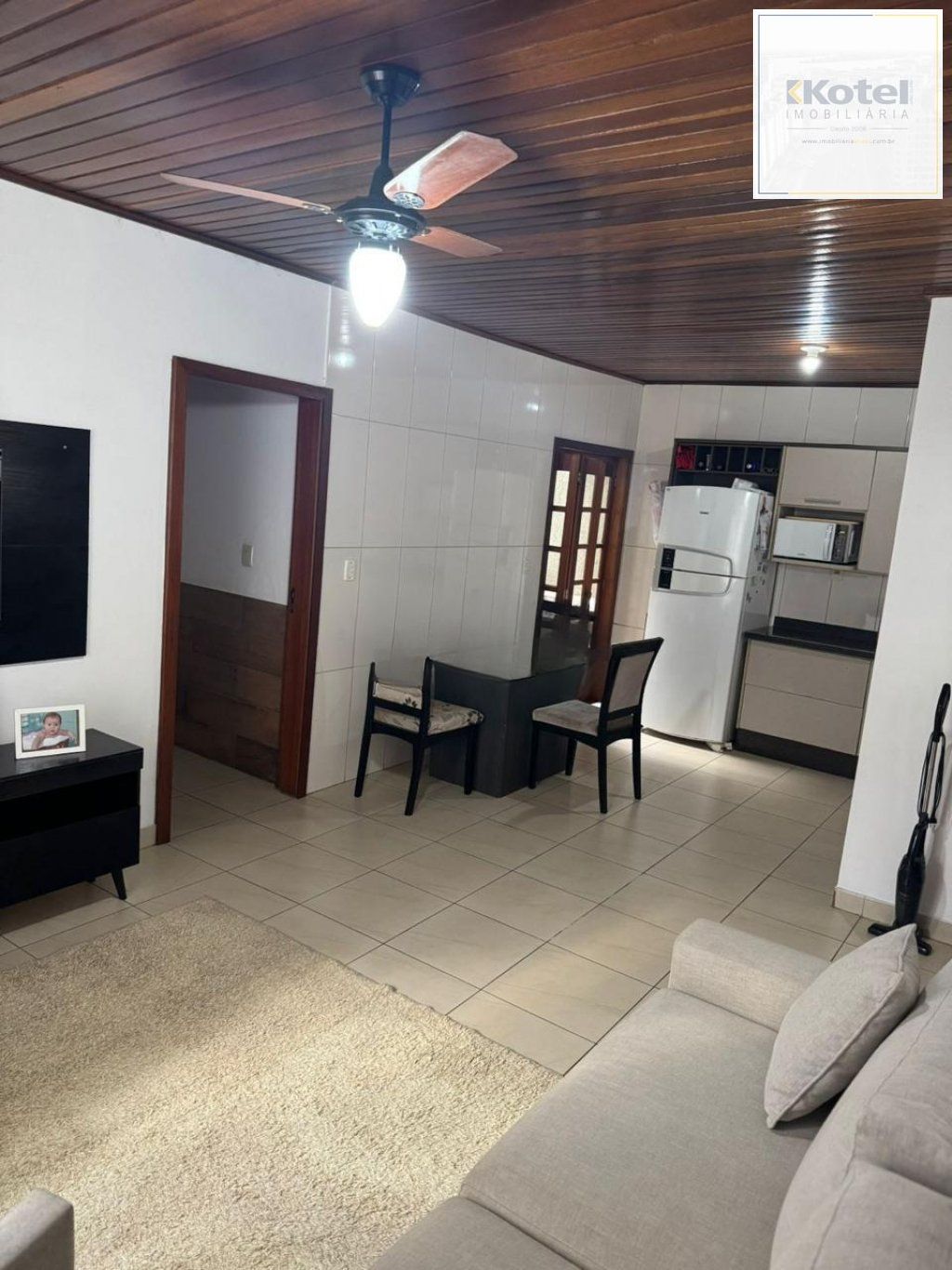 Casa de 4 dormitórios e 2 vagas de garagem no Bairro Monte Carlos Cachoeirinha.