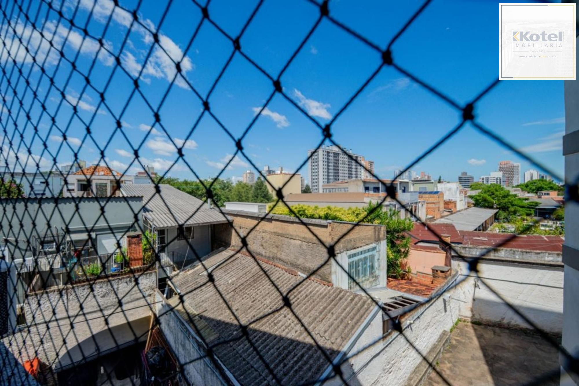 Apartamento com 2 quartos, 2 banheiros e 1 vaga no bairro Azenha.