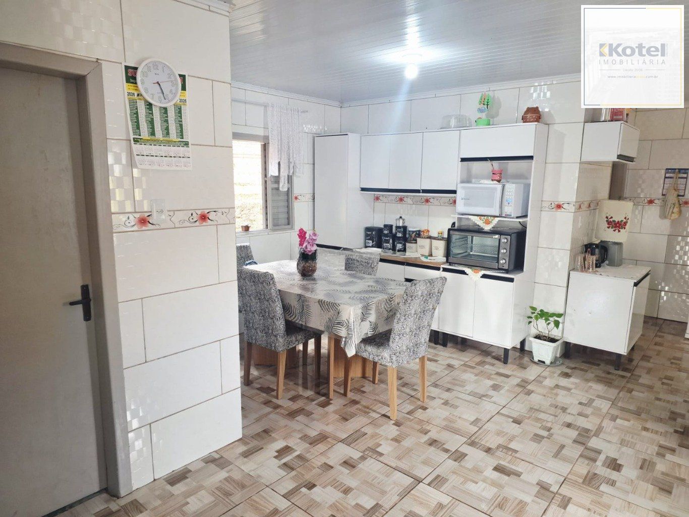 Casa de 3 dormitórios e 2 vagas de garagem em Canoas.