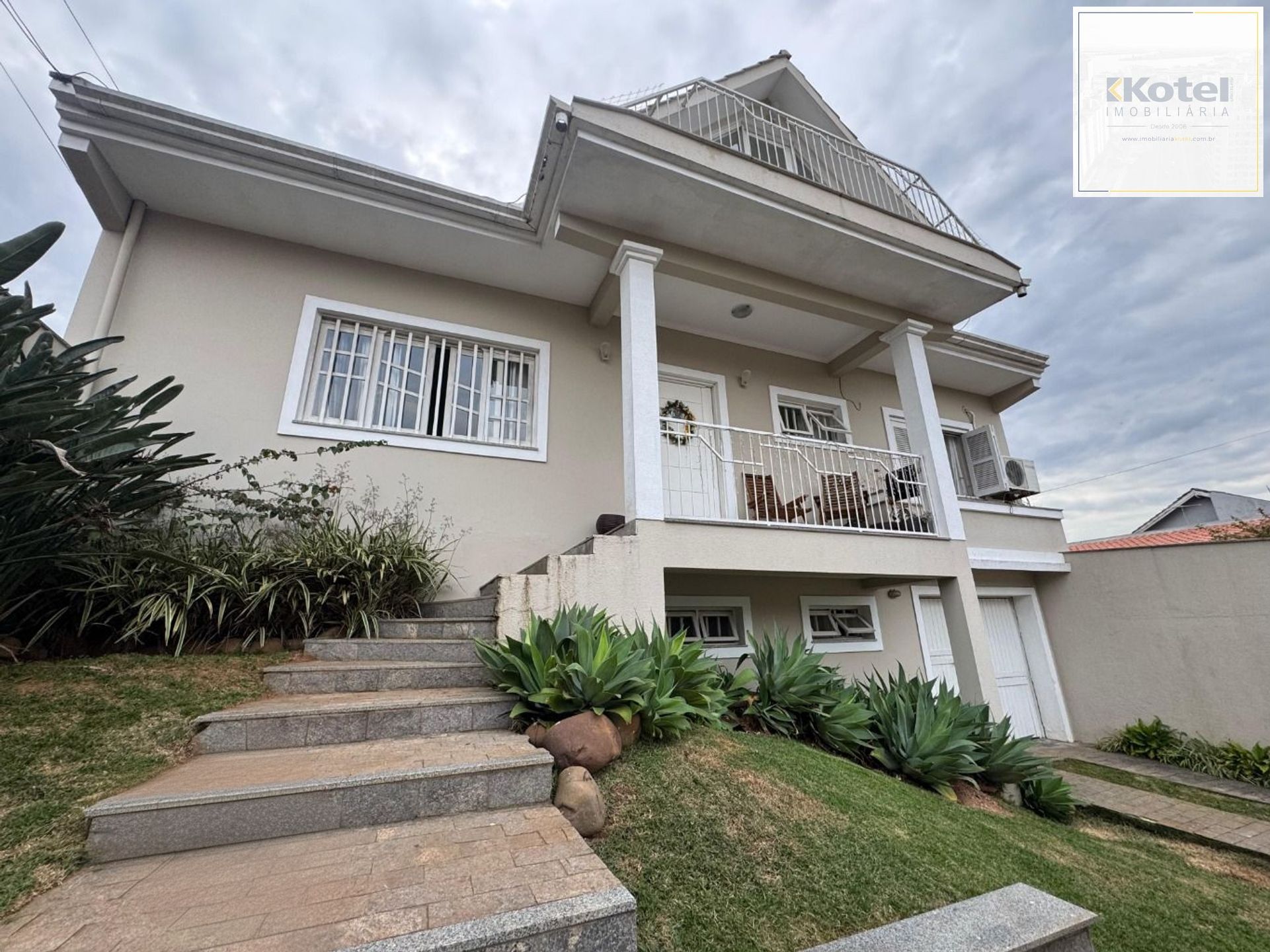 Casa de 280 metros quadrados, 3 Quartos  e 2 vagas em Canoas.