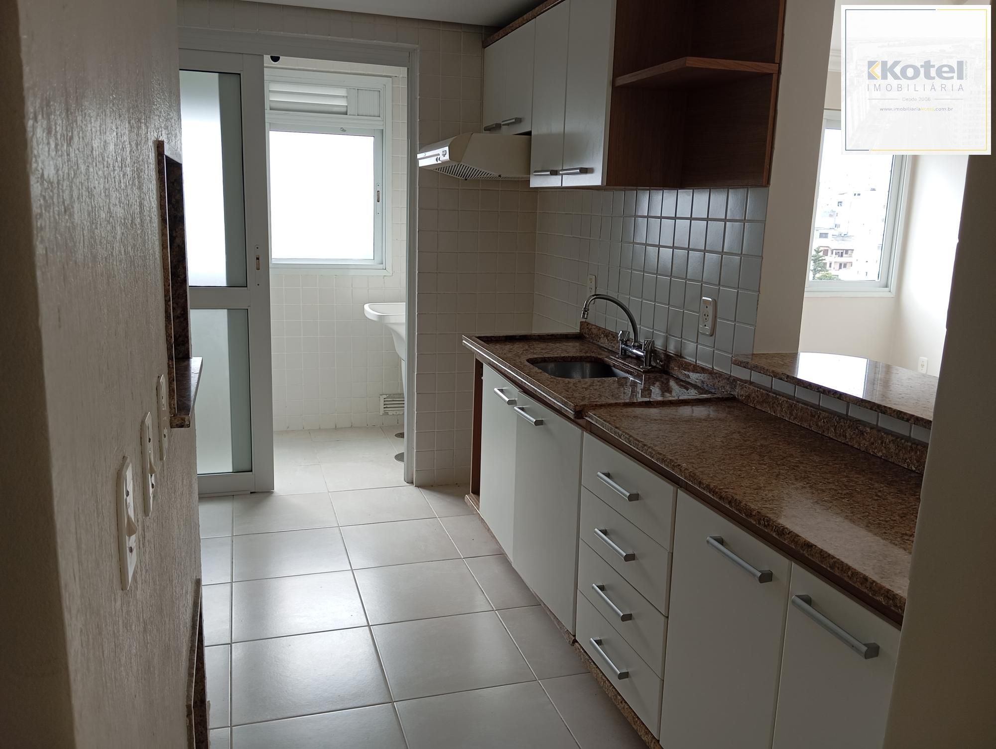 Apartamento com 2 Dormitórios, Vaga Dupla e Elevador no Floresta