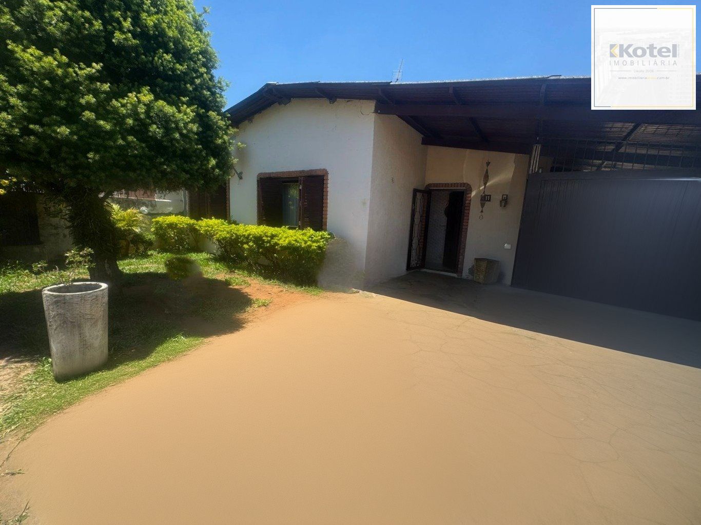 Casa de 5 dormitórios e 4 vagas de garagem em Canoas.