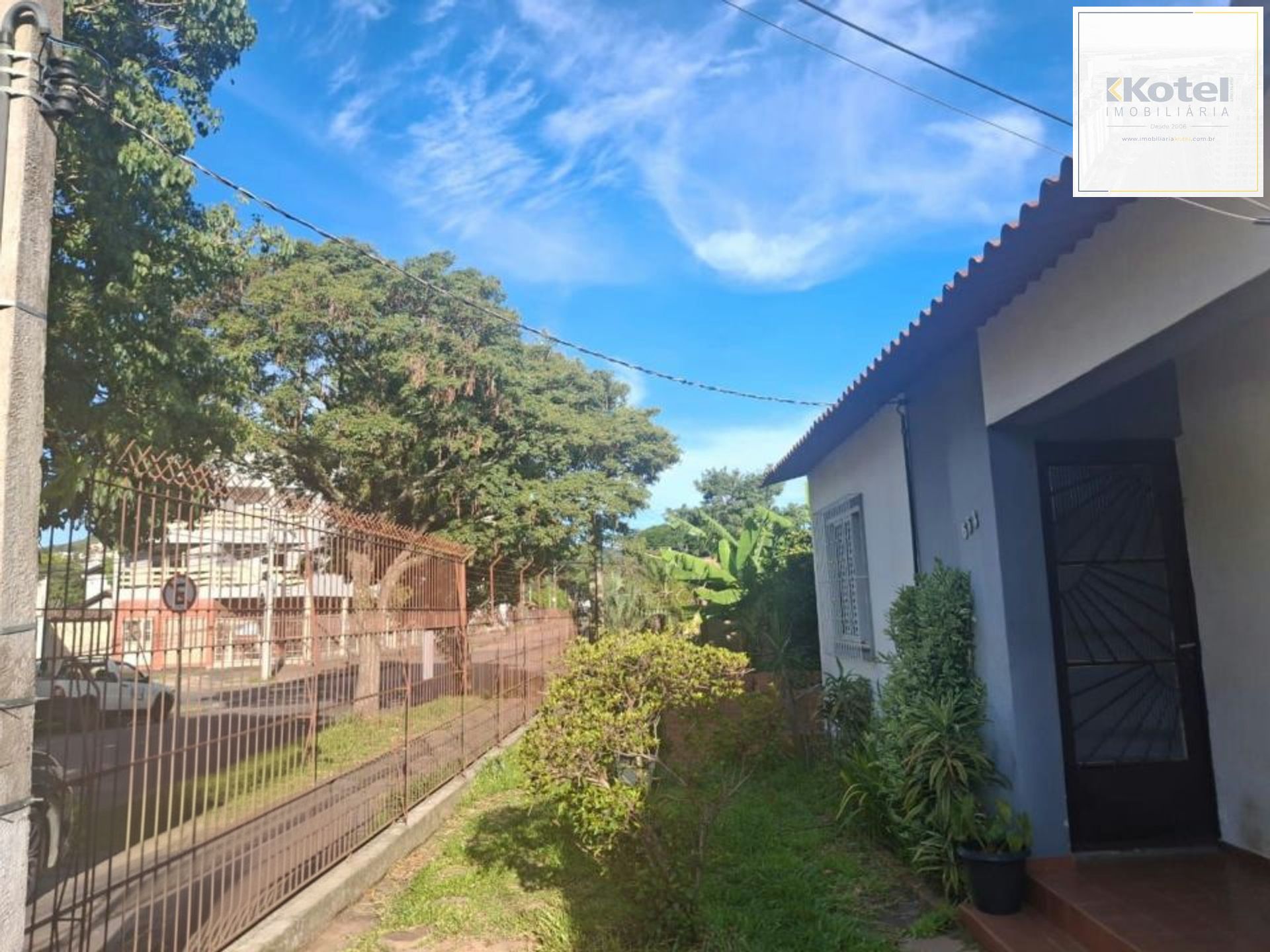 Casa 2 dormitórios com pátio e 3 vagas no Camaquã — foto 2