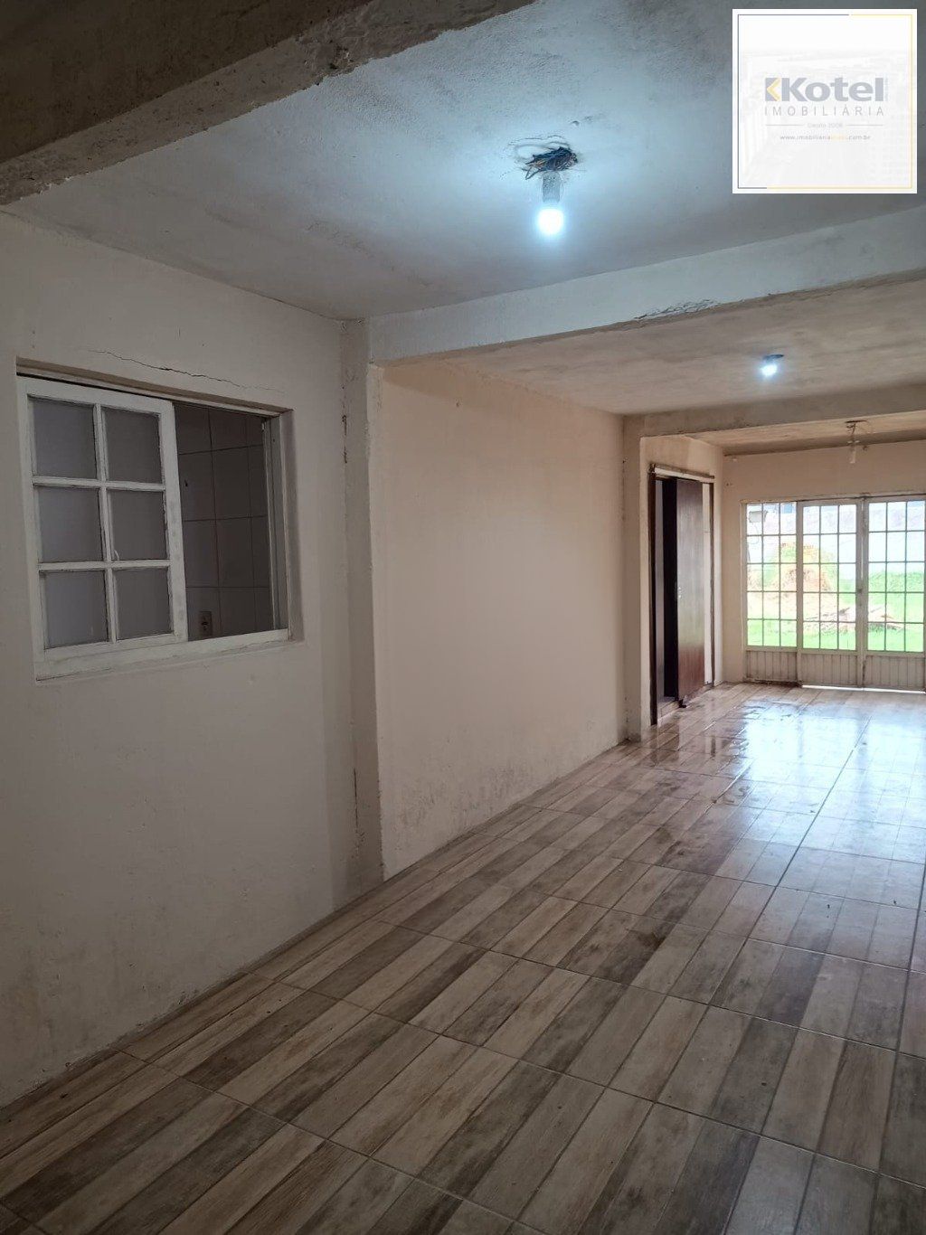Casa com 2 dormitórios e 2 vagas de garagem em Canoas.