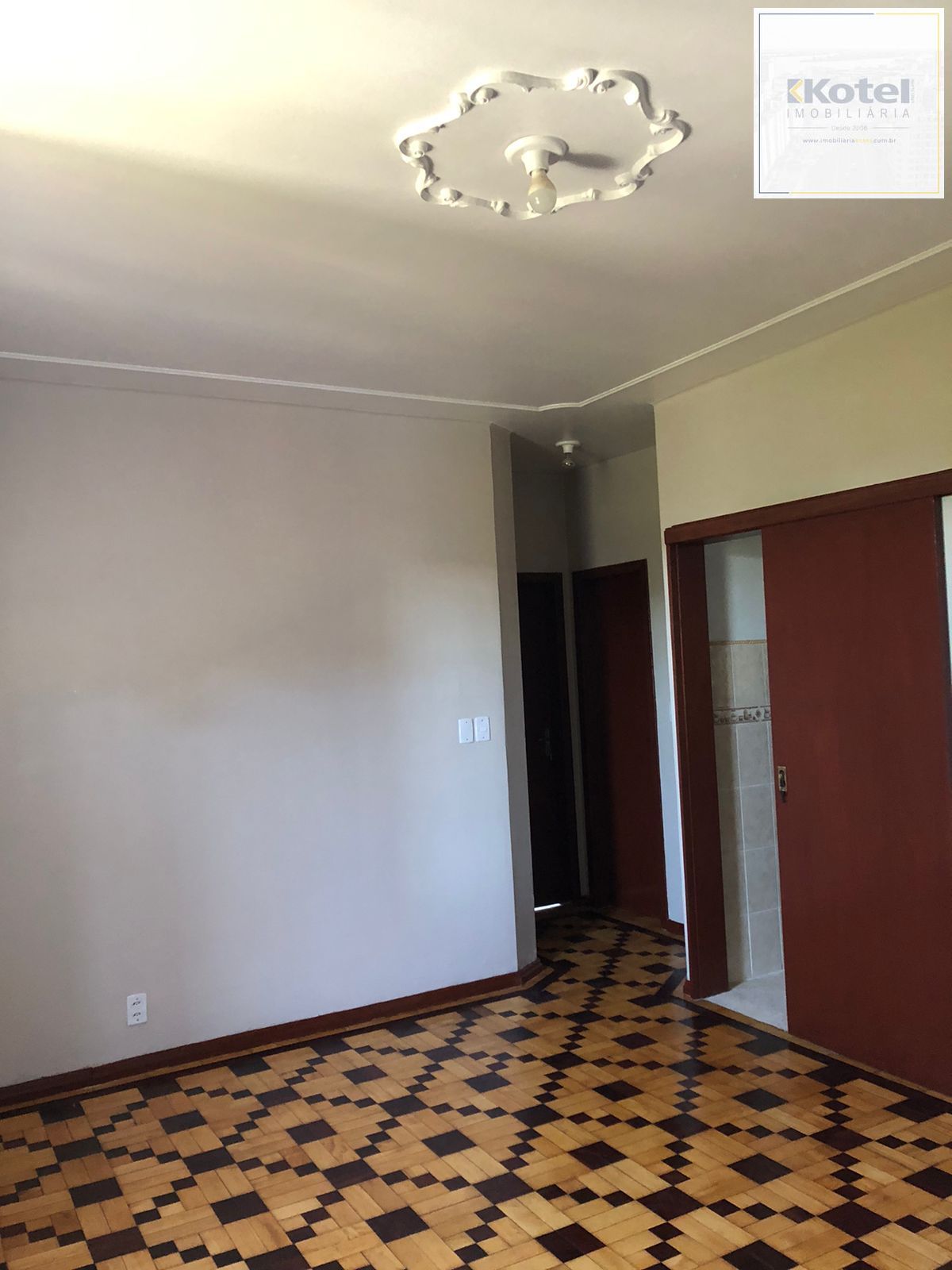 Apartamento 2 Dormitórios Reformado no São João – Av. Pátria — foto 4