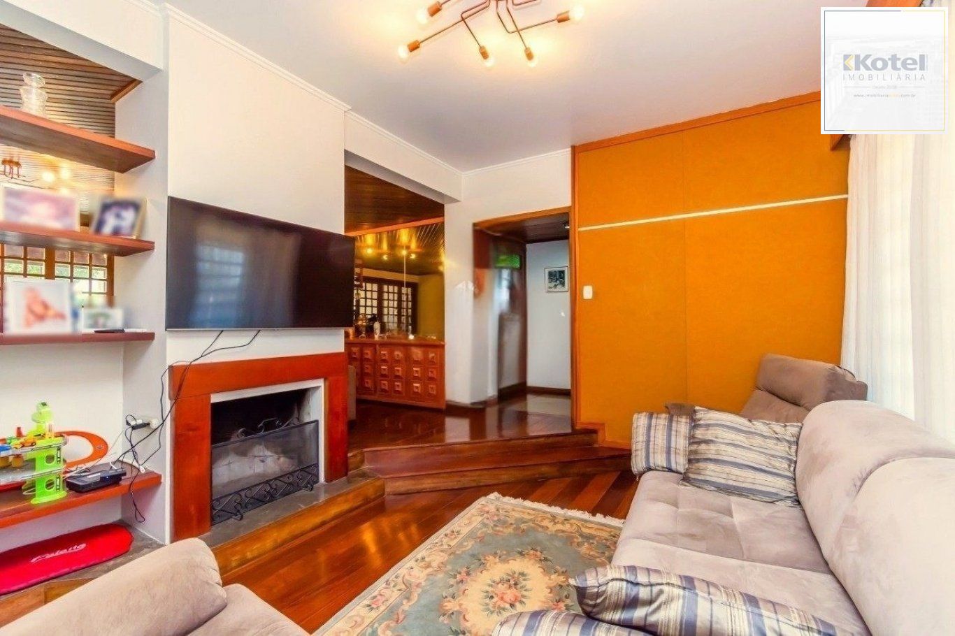 Casa com 4 dormitórios, 1 suíte, 4 vagas, piscina no bairro Três Figueiras. — foto 5