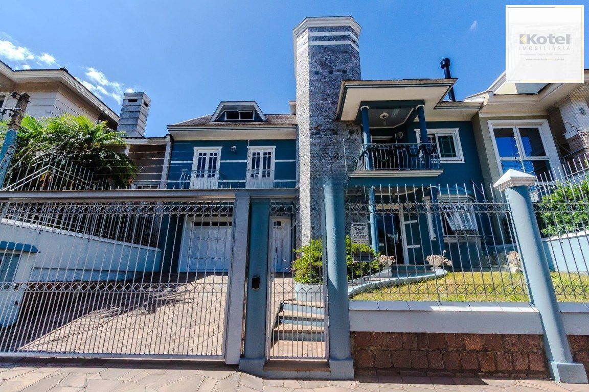 Casa de 4 dormitórios, sendo 1 suíte e 4 vagas de garagem em Canoas.