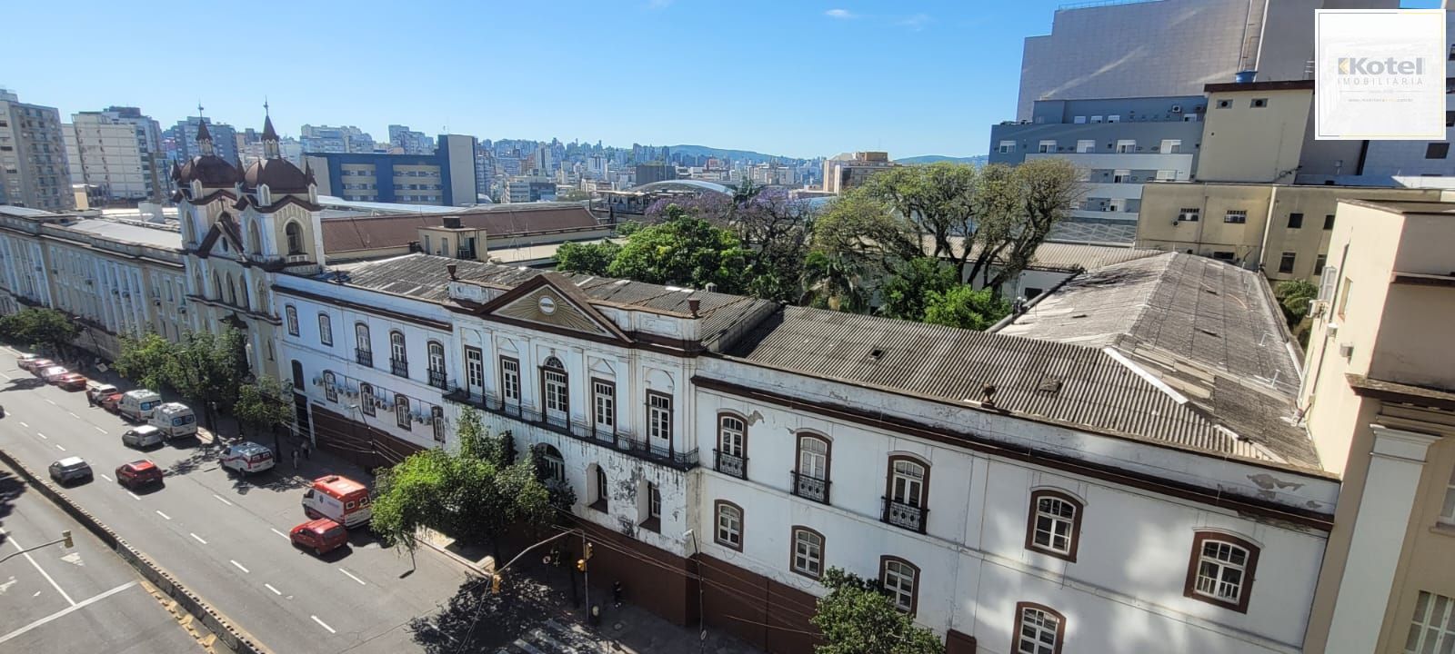 Sala Comercial em frente a Santa Casa - Centro de Porto Alegre