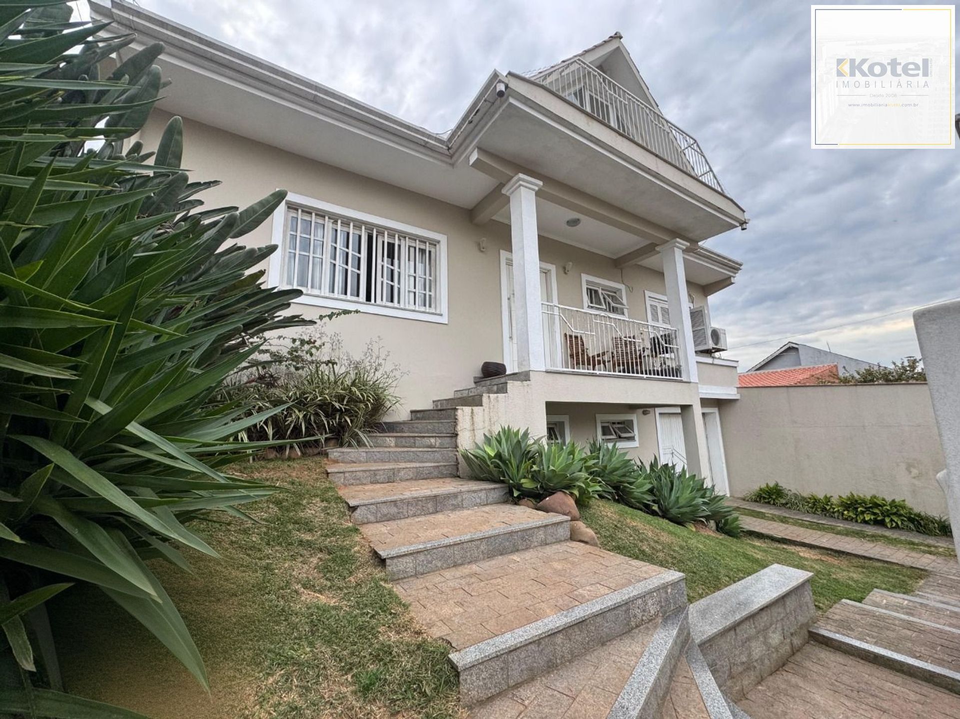 Casa de 280 metros quadrados, 3 Quartos  e 2 vagas em Canoas.