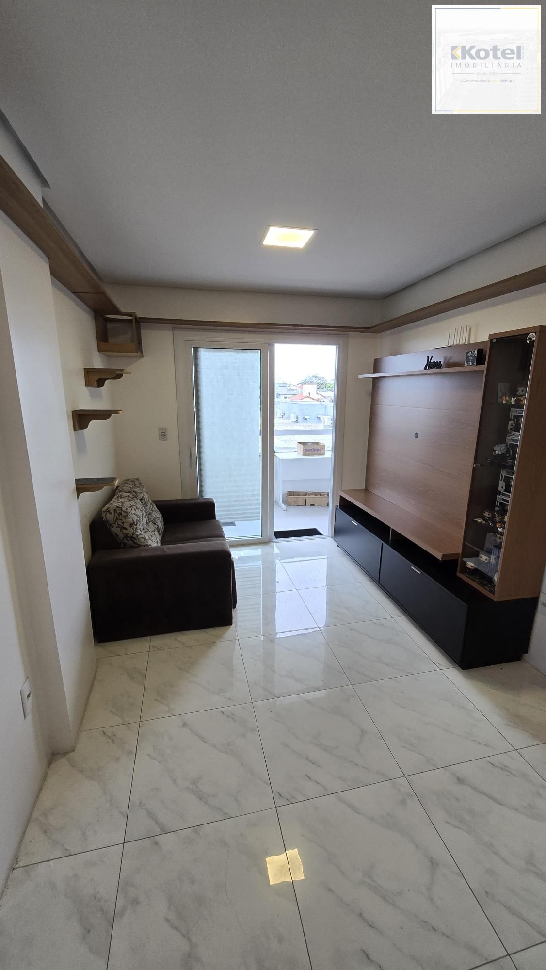 Apartamento semimobiliado com 2 dormitórios (1 suíte) em Gravataí