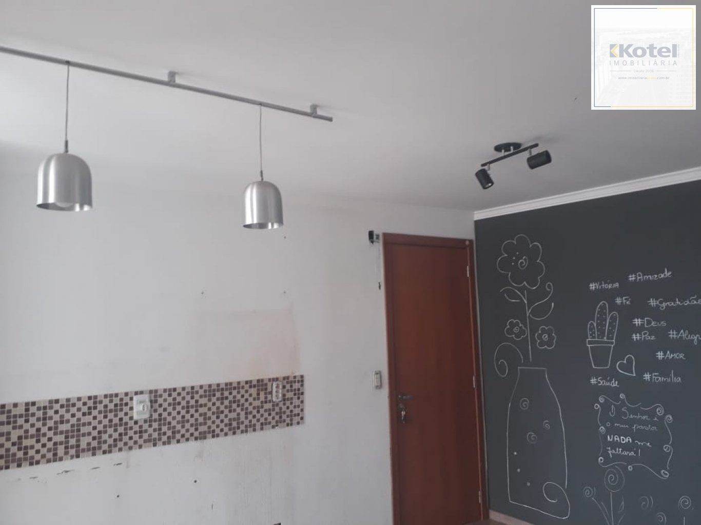 Apartamento de 2 dormitórios e 1 vaga de garagem em Canoas.