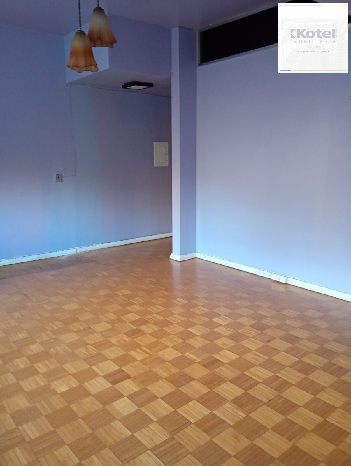 Apartamento com 2 dormitórios e 1 vaga de garagem e elevador no Bairro Floresta — foto 4