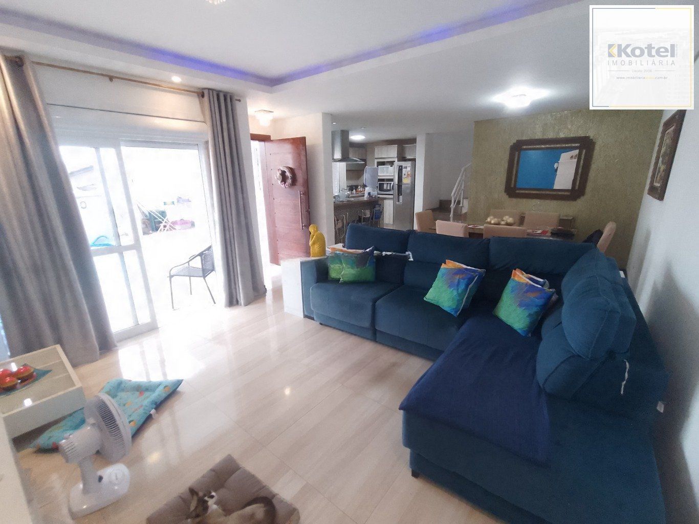 Casa de 5 dormitórios, piscina e 4 vagas de garagem em Canoas.