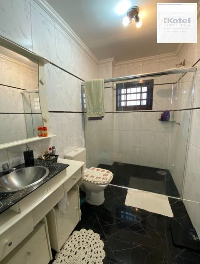Casa de 3 quartos e 3 vagas de garagem em Canoas.