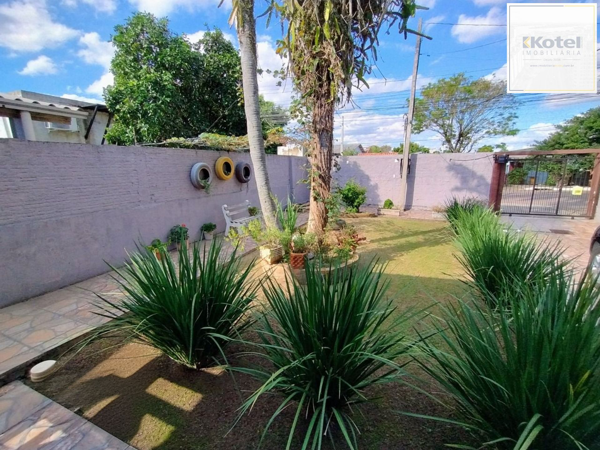 Casa de 4 dormitórios e 4 vagas de garagem em Canoas.