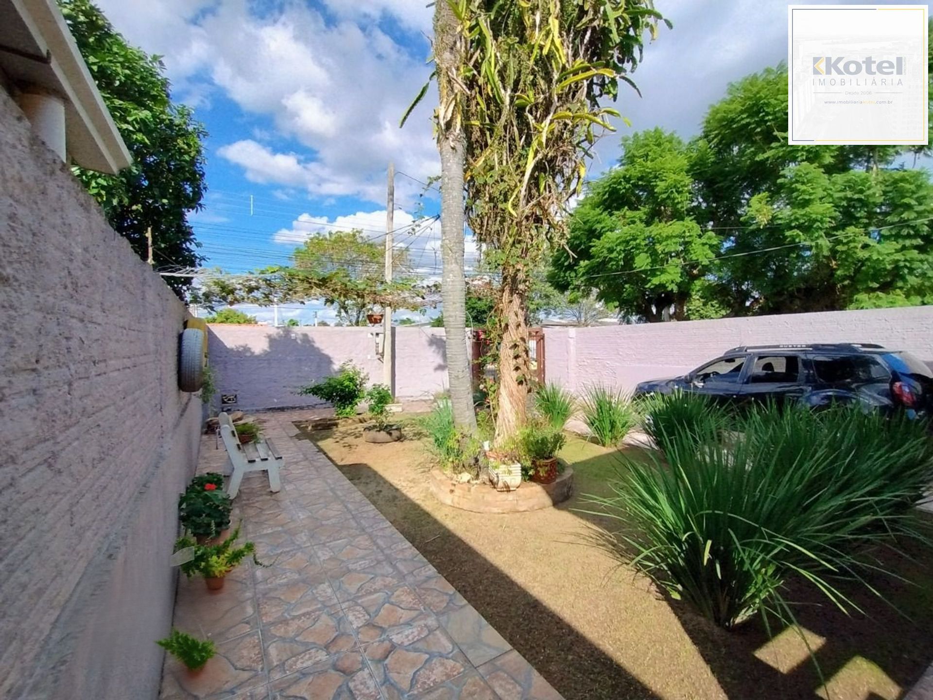 Casa de 4 dormitórios e 4 vagas de garagem em Canoas.