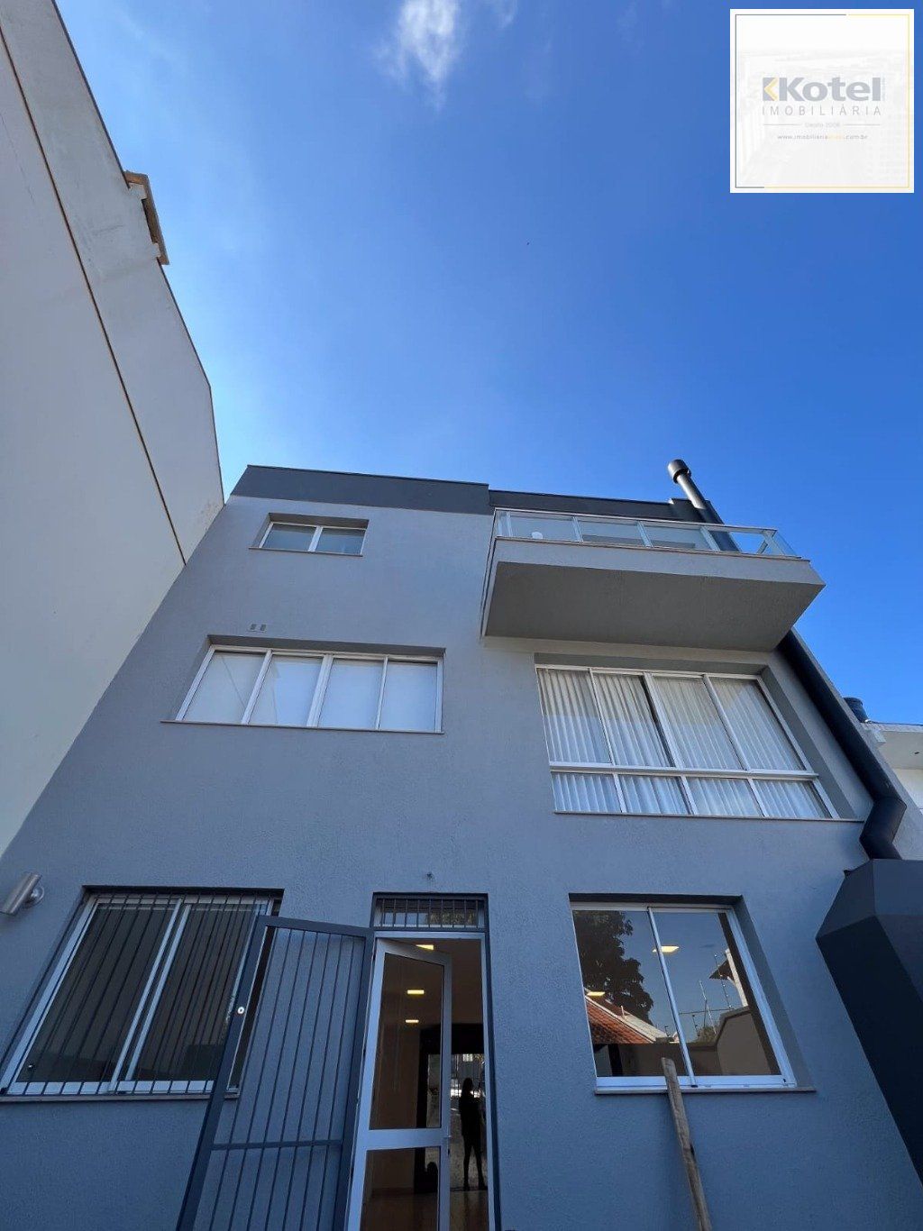 Casa semi mobiliada de 3 dormitórios e 4 vagas no bairro Cascata — foto 2
