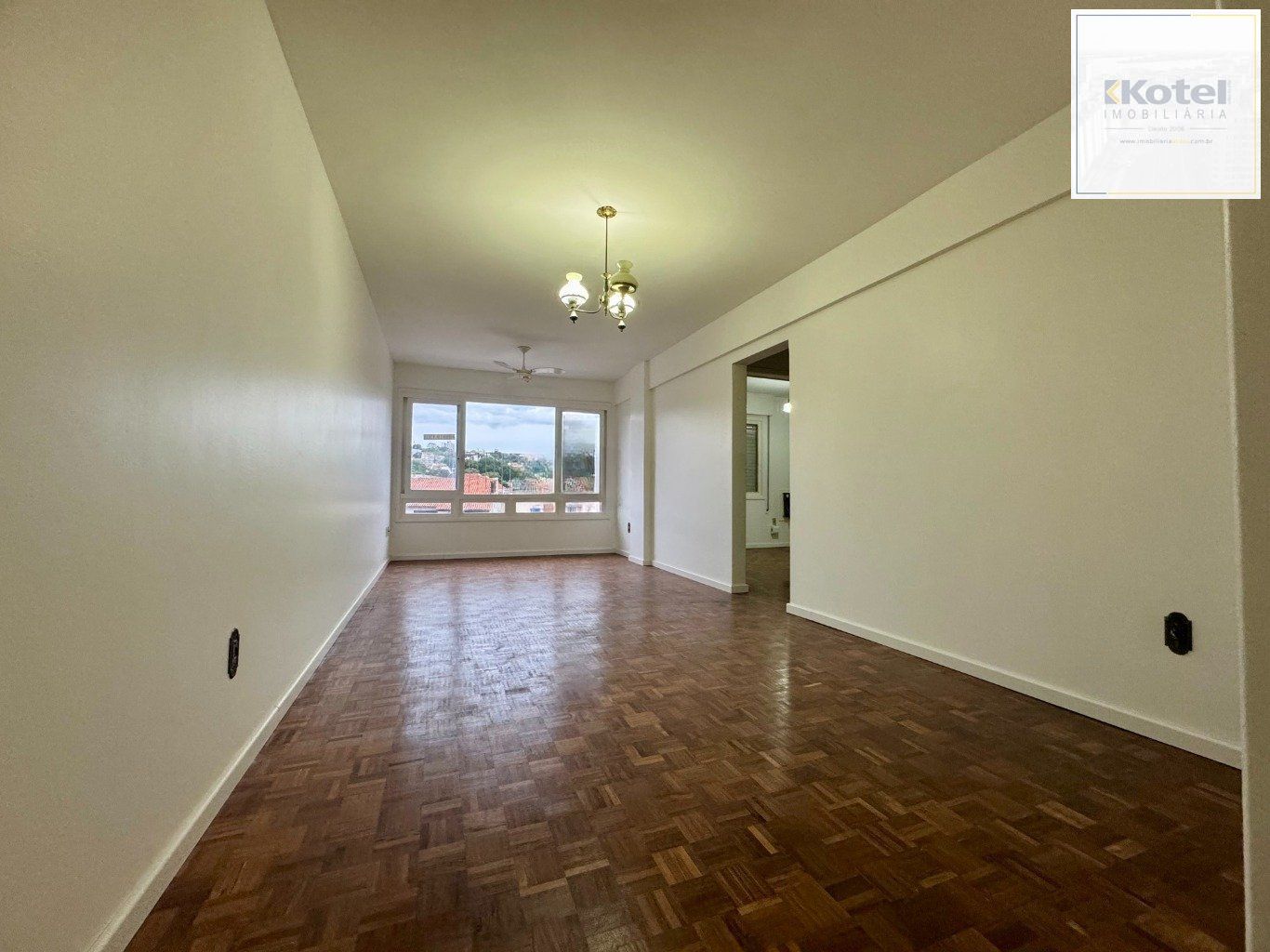 Apartamento com 2 dormitórios, dependência e 1 vaga no Bairro Menino Deus — foto 2