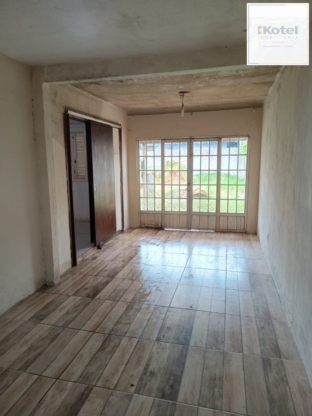 Casa com 2 dormitórios e 2 vagas de garagem em Canoas.