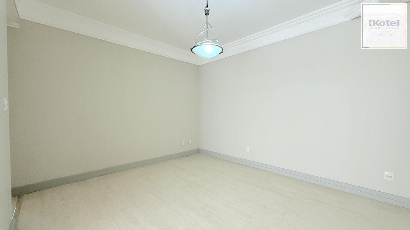 Apartamento de 3 dormitórios,1 suíte, 1 vaga, elevador no bairro Jardim Lindóia