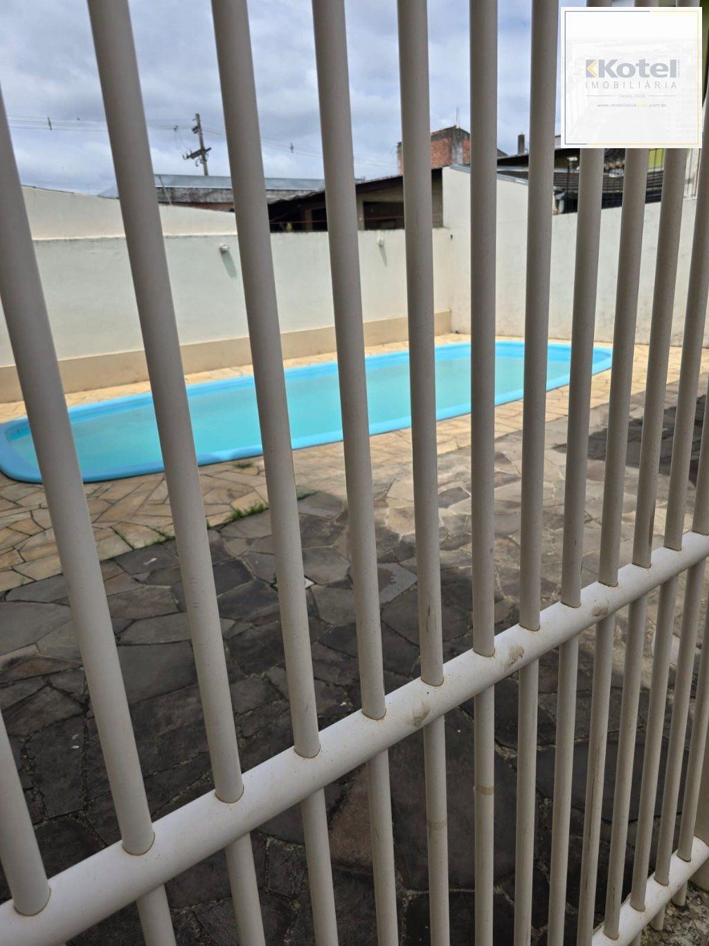 Casa de 3 dormitórios com  uma vaga de garagem no bairro Niterói Canoas.