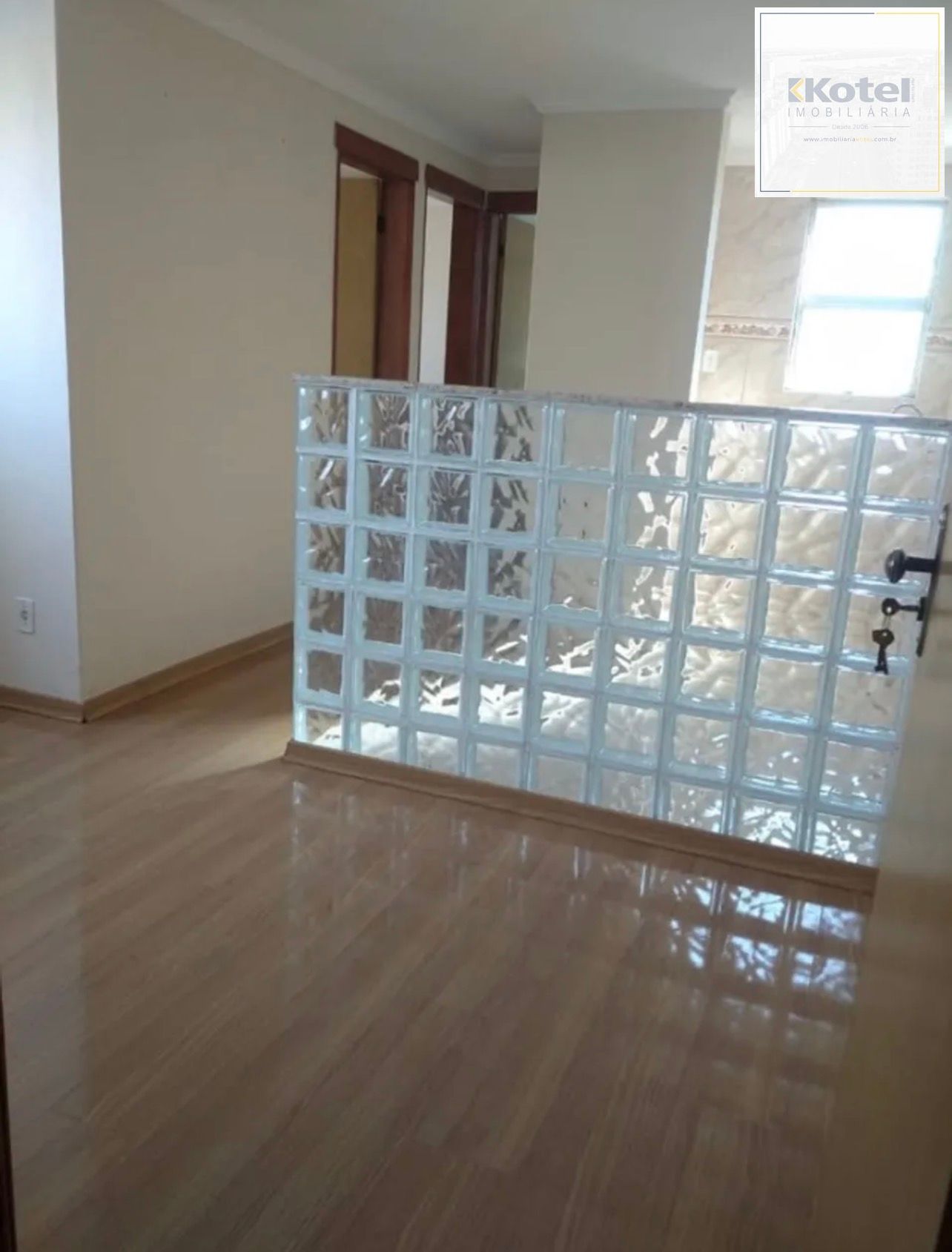 Apartamento de 2 quartos no segundo andar semi mobiliado em Gravataí