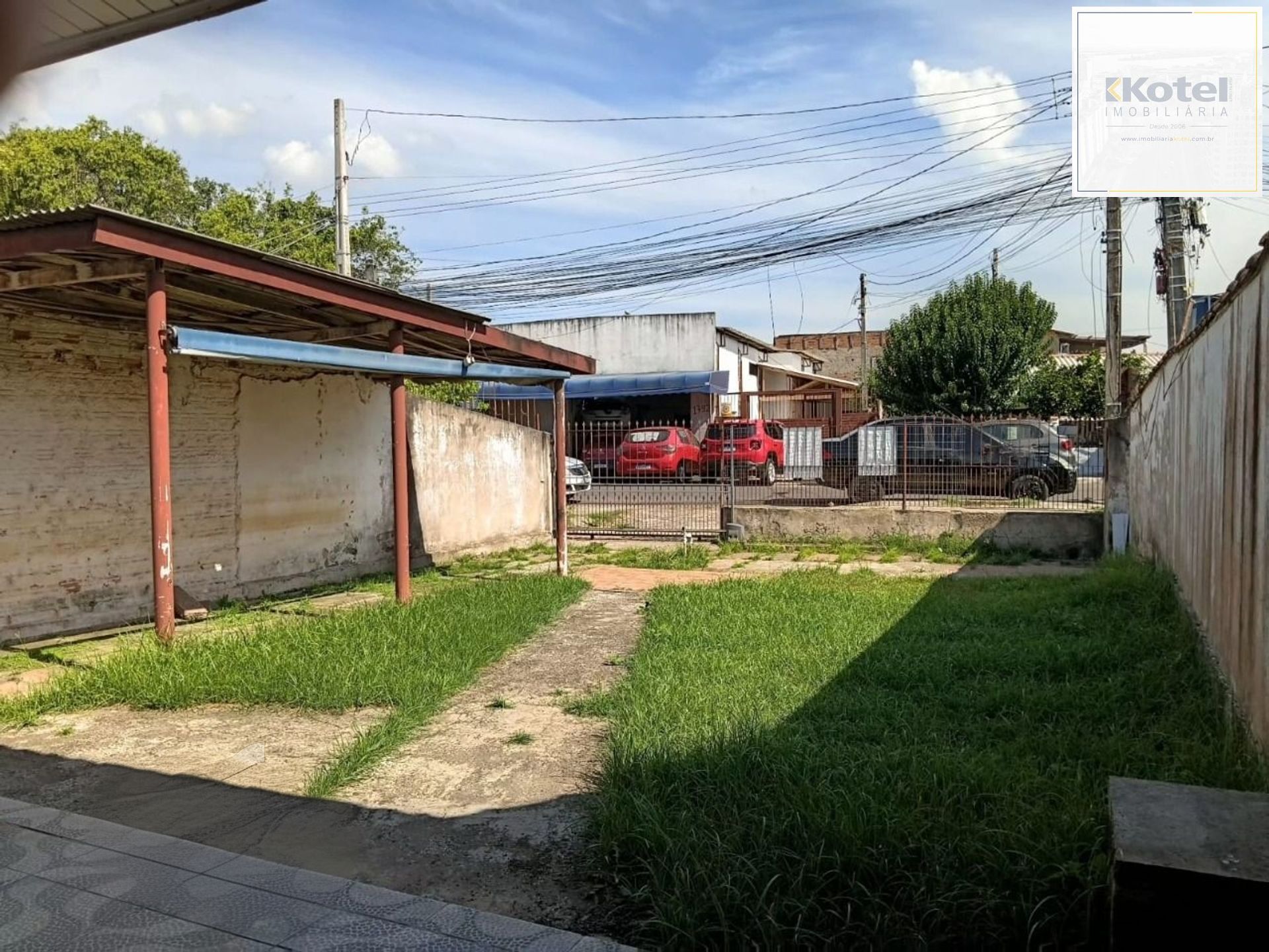 Casa de 3 dormitórios e 2 vagas de garagem em Canoas.
