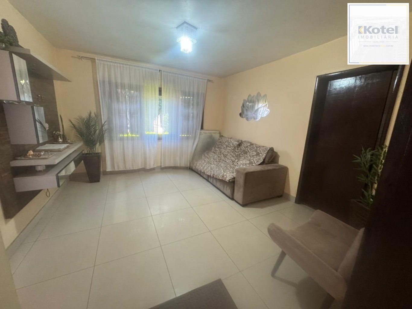 Casa de 5 dormitórios e 4 vagas de garagem em Canoas.