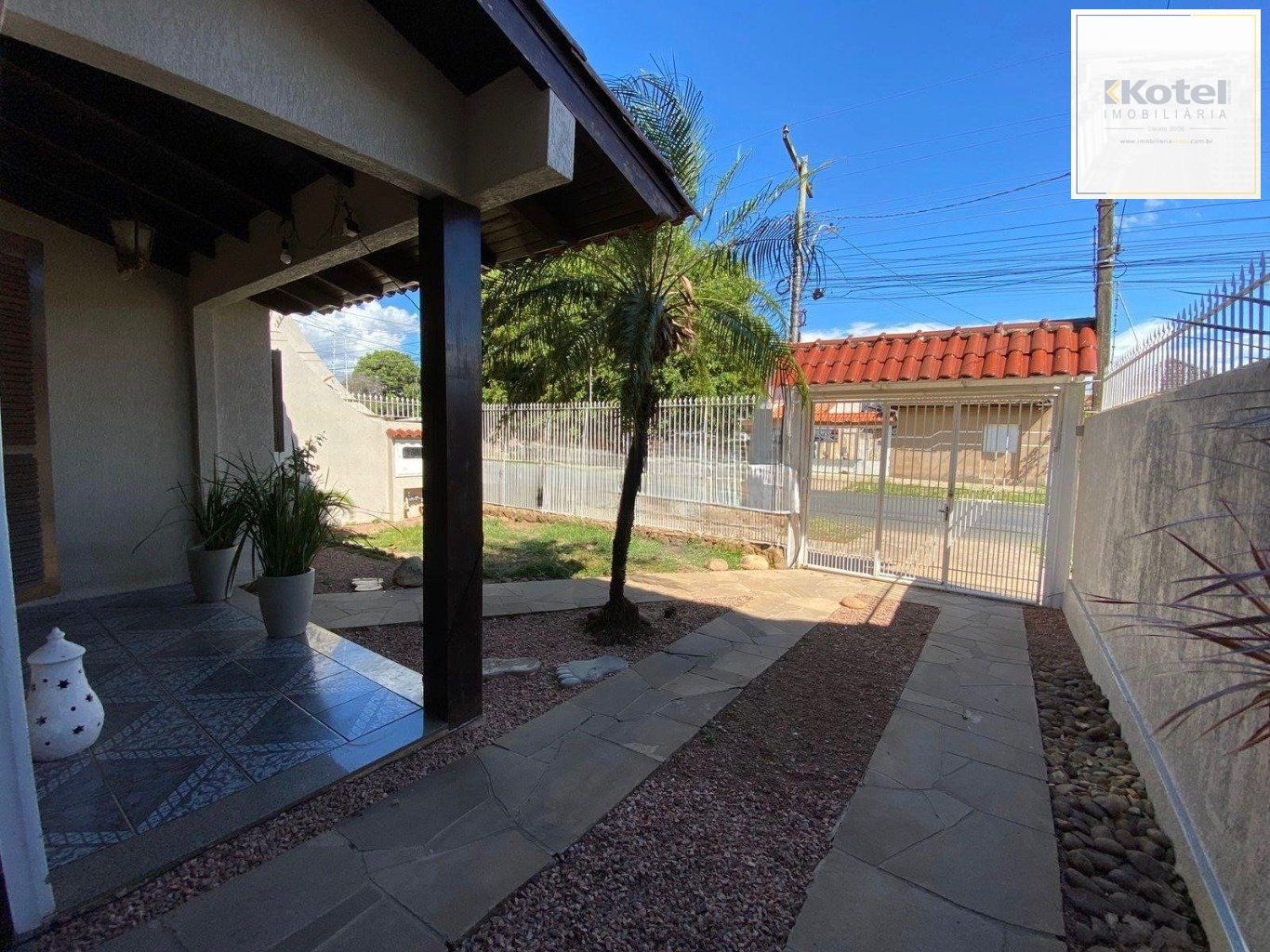Casa de 330m² com 2 Quartos, piscina e 4 vagas de garagem em Canoas.