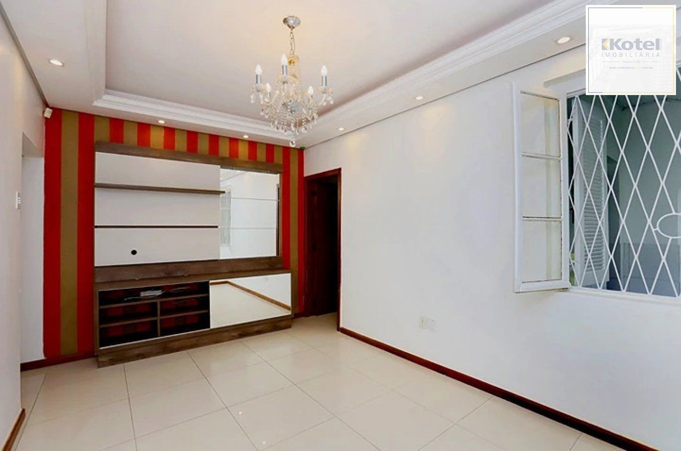 Casa com pátio, piscina e churrasqueira, no Bairro Nonoai — foto 3